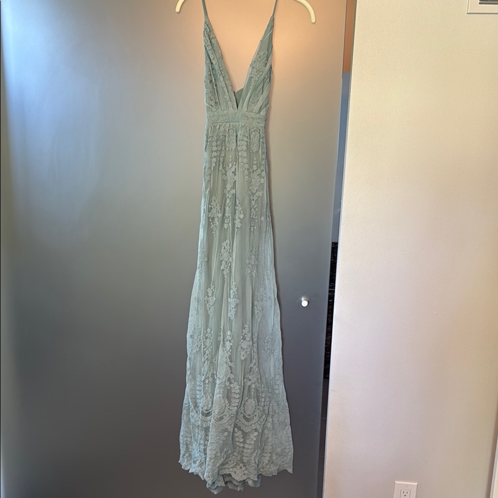 Elegant Lace Maxi Dress in Sage